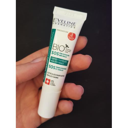 Eveline Cosmetics Nail Therapy Professional, Bio SOS dla skórek i paznokci - opinie | zdjęcie do recenzji od Zoe_Zebra