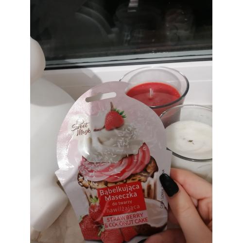 Marion Sweet Mask,  Bąbelkująca maseczka do twarzy  nawilżająca `Strawberry & Coconut Cake` - opinie | zdjęcie do recenzji od blondeinbeauty