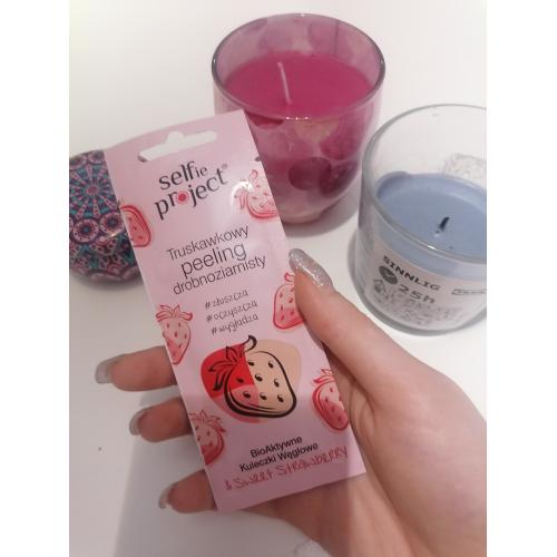 Selfie Project Drobnoziarnisty peeling do twarzy truskawkowy - opinie | zdjęcie do recenzji od blondeinbeauty