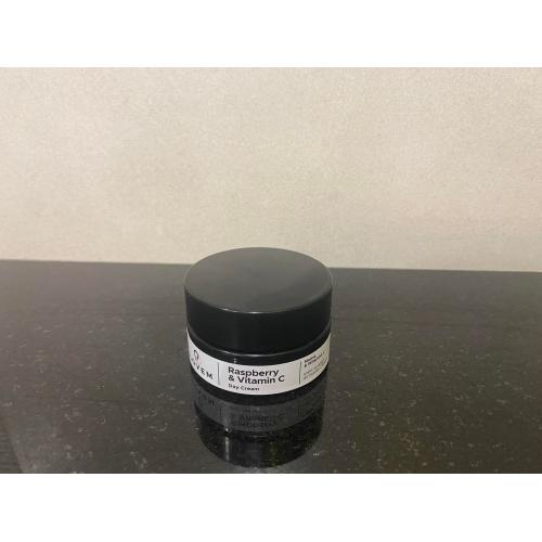 Lovem Raspberry & Vitamin C Day Cream (Krem `Malina & witamina C`) - opinie | zdjęcie do recenzji od facetpo40ce - 1