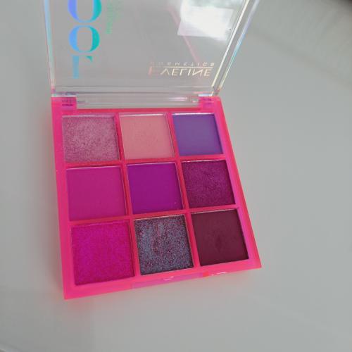 Eveline Cosmetics Look Up, Neon Pink Eyeshadow Palette (Paletka cieni do powiek) - opinie | zdjęcie do recenzji od muzycznainspiracja