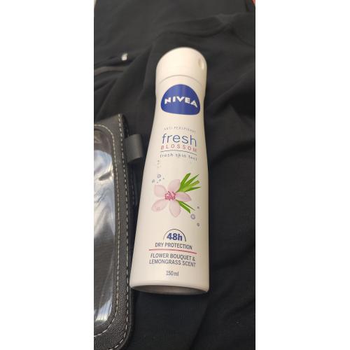 Nivea Fresh Blossom Anti-Perspirant Spray 48h (Antyperspirant dla kobiet w sprayu) - opinie | zdjęcie do recenzji od joaska1992
