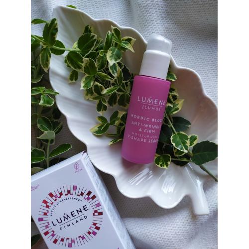 Lumene [Lumo] Nordic Bloom,  Anti-wrinkle & Firm Moisturizig V-Shape Serum (Przeciwzmarszczkowo-ujędrniające serum) - opinie | zdjęcie do recenzji od Atramworld