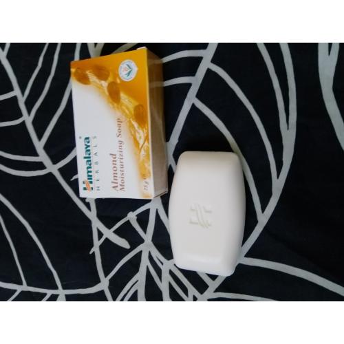 Himalaya Herbals Moisturizing Almond Soap (Nawilżające mydło w kostce `Migdał`) - opinie | zdjęcie do recenzji od Owocowysad - 2