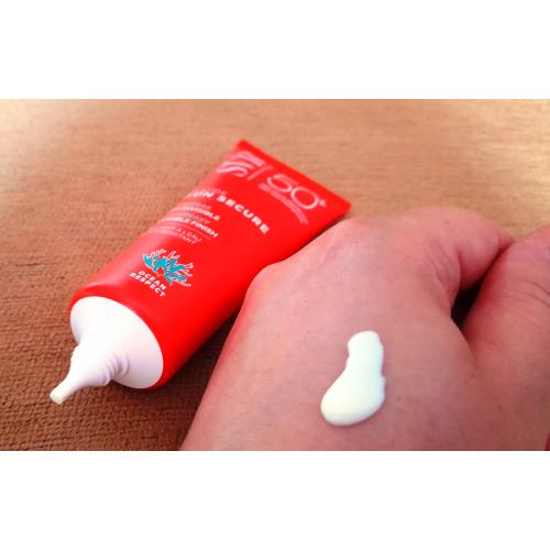 SVR Sun Secure, Fluide Non Gras Fini Invisible SPF50+ (Lekki krem ochronny SFP50+) - opinie | zdjęcie do recenzji od kasia489