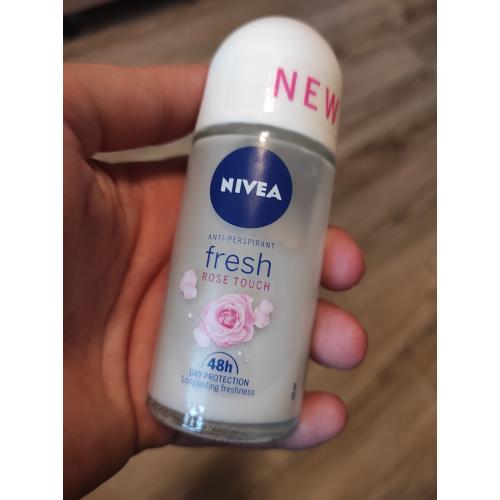 Nivea Fresh Rose Touch, Anti-perspirant Roll-on 48h (Antyperspirant w kulce dla kobiet) - opinie | zdjęcie do recenzji od mm2991