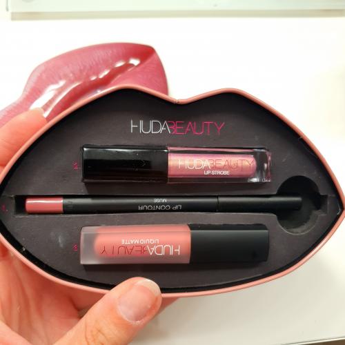 Huda Beauty Lip Tin, Contour & Strobe Set (Zestaw do konturowania ust) - opinie | zdjęcie do recenzji od Karolinakosmetyki - 1