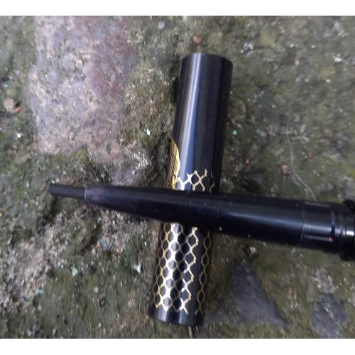 Eveline Cosmetics Variete, 2in1 Double Effect Eyeliner & Pencil Waterproof (Wodoodporna kredka do oczu z eyelinerem) - opinie | zdjęcie do recenzji od Smerfeta83 - 1