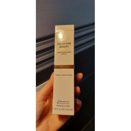 Revolution Skincare Moisture Boost SPF50 (Daily Defender Lightweight Moisturiser) (Nawilżający krem ochronny) - opinie | zdjęcie do recenzji od MartaSowka - 1