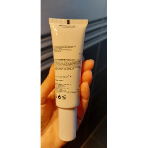Revolution Skincare Moisture Boost SPF50 (Daily Defender Lightweight Moisturiser) (Nawilżający krem ochronny) - opinie | zdjęcie do recenzji od MartaSowka - 3