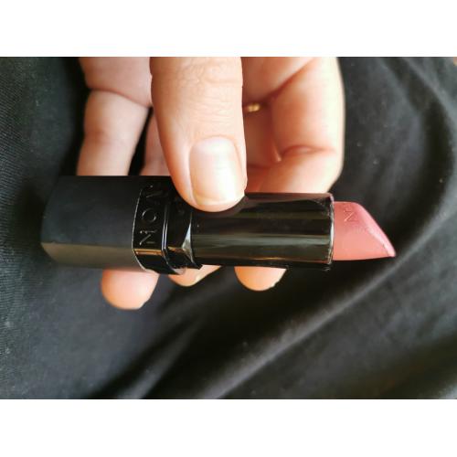Avon Ultra Matte Color Lipstick (ULTRAmatowa szminka do ust (stara wersja)) - opinie | zdjęcie do recenzji od anavanessa26