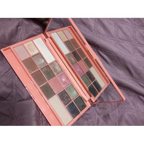 I Heart Revolution Chocolate and Peaches Shadow Palette (Paleta 16 cieni do powiek) - opinie | zdjęcie do recenzji od mm2991 - 2