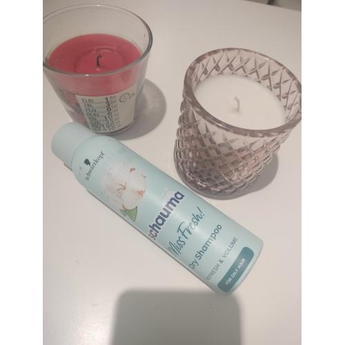 Schauma Miss Fresh, Instant Hair Refresh & Volume Dry Shampoo (Odświeżający suchy szampon do włosów przetłuszczajacych się `Natychmiastowa objętość` (stara wersja)) - opinie | zdjęcie do recenzji od blondeinbeauty