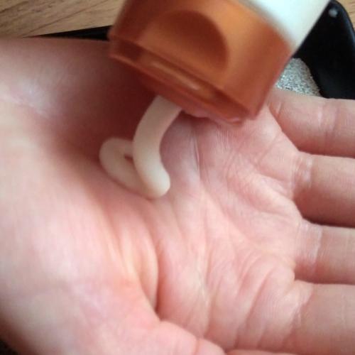 Oriflame Milk & Honey Gold, Moisturising Hand Cream (Nawilżający krem do rąk) - opinie | zdjęcie do recenzji od AnaSky - 1