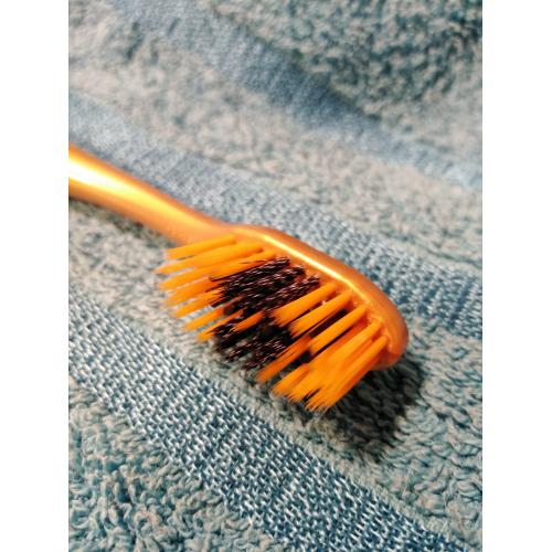 Colgate Charcoal Gold Soft 360 Toothbrush (Węglowa szczoteczka do zębów) - opinie | zdjęcie do recenzji od Karmagul
