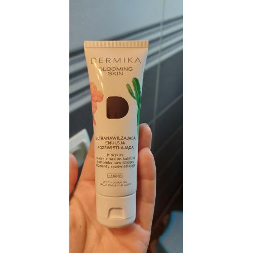 Dermika Blooming Skin, Ultranawilżająca emulsja rozświetlająca na dzień - opinie | zdjęcie do recenzji od MartaSowka - 3