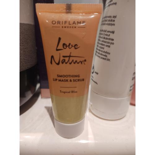 Oriflame Love Nature, Smoothing Lip Mask & Scrub Tropical Bliss (Wygładzająca maseczka i scrub do ust) - opinie | zdjęcie do recenzji od Ewunia20