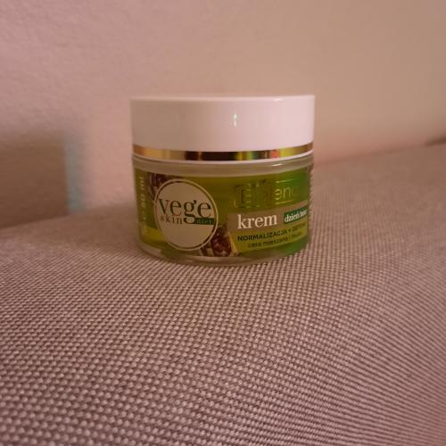 Bielenda Vege Skin Diet, Krem na dzień i na noc `Nawilżenie + detoks` - opinie | zdjęcie do recenzji od Recenzik