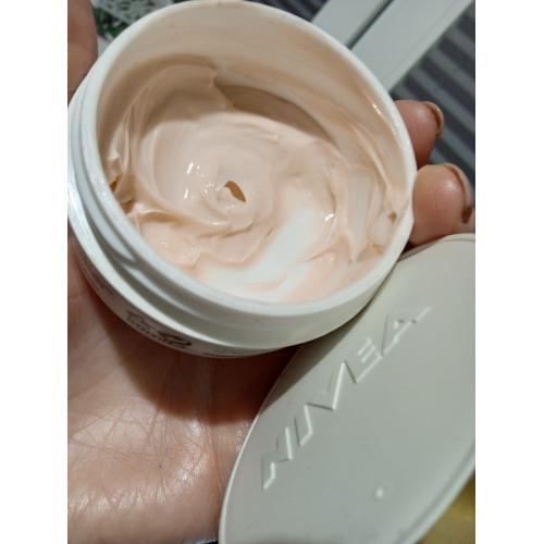 Nivea Rose Touch, Przeciwzmarszczkowy krem na dzień z olejkiem z płatków róży i wapniem - opinie | zdjęcie do recenzji od Moniula93 - 1