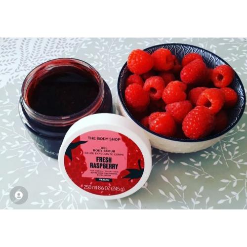 The Body Shop Fresh Raspberry, Body Scrub (Peeling do ciała `Soczysta malina`) - opinie | zdjęcie do recenzji od Magda_cafe_con_leche