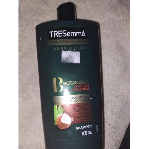 TRESemme Botanique Nourish & Replenish, Shampoo (Szampon do włosów dla włosów wymagających) - opinie | zdjęcie do recenzji od Gosiagos87