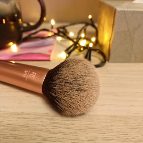 Real Techniques Powder Brush 01401 (Pędzel do pudru) - opinie | zdjęcie do recenzji od Luqia - 3