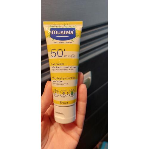 Mustela Sun Bebe-Enfant, Lait Solaire Tres Haute Protection SPF 50+ PPD 25 (Mleczko przeciwsłoneczne SPF 50+) - opinie | zdjęcie do recenzji od MartaSowka - 2