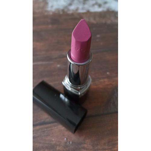 Avon Ultra Cream Color Lipstick (ULTRAkremowa szminka do ust (stara wersja)) - opinie | zdjęcie do recenzji od Marzena020588 - 2