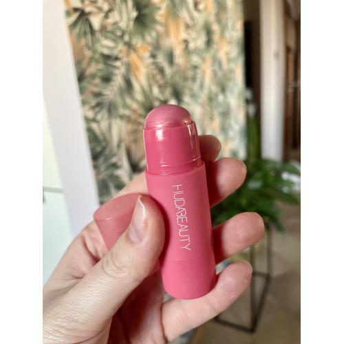 Huda Beauty Cheeky Tint Blush Stick (Róż w sztyfcie) - opinie | zdjęcie do recenzji od Martynamajowa - 1