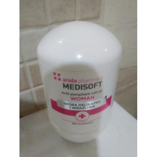 Anida Pharmacy, Medisoft Woman Anti-perspirant roll on (Antyperspirant w kulce 'skòra delikatna i wrażliwa) - opinie | zdjęcie do recenzji od Gogo145