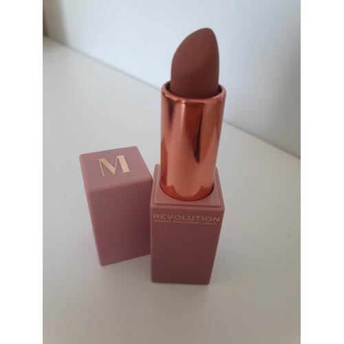 Revolution Beauty (Makeup Revolution) Makeup Revolution x Maffashion, Lipstick (Pomadka do ust) - opinie | zdjęcie do recenzji od Marta024