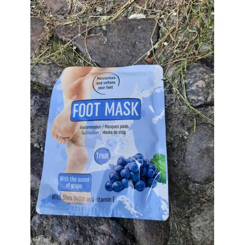 Action Foot Mask with the Scent of Grape (Maska do stóp o zapachu winogron) - opinie | zdjęcie do recenzji od Smerfeta83