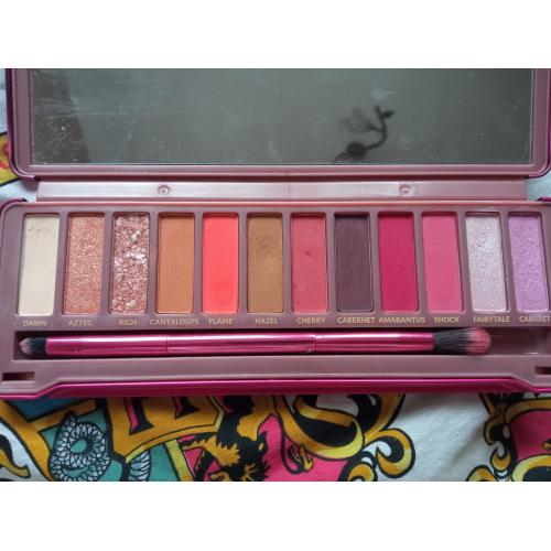 Wibo Go Nude Heartbreaker Eyeshadow Palette (Paleta 12 cieni do powiek) - opinie | zdjęcie do recenzji od Patuuxsia - 1