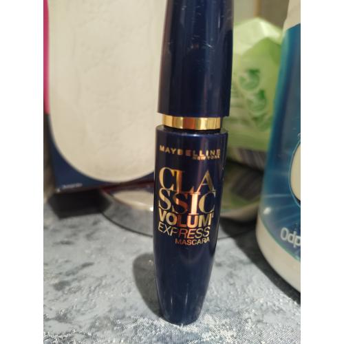 Maybelline New York The Classic Volume Express Curved Brush Mascara (Tusz do rzęs) - opinie | zdjęcie do recenzji od Ewunia20