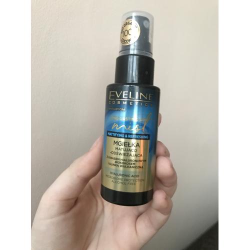 Eveline Cosmetics Mattifying & Refreshing Long Lasting Mist (Mgiełka matująco-odświeżająca) - opinie | zdjęcie do recenzji od Julia08802