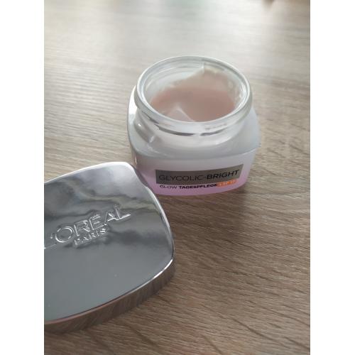 L'Oreal Paris Glycolic Bright, Glowing Cream Day SPF 17 (Rozjaśniający krem na dzień) - opinie | zdjęcie do recenzji od barbarella_la