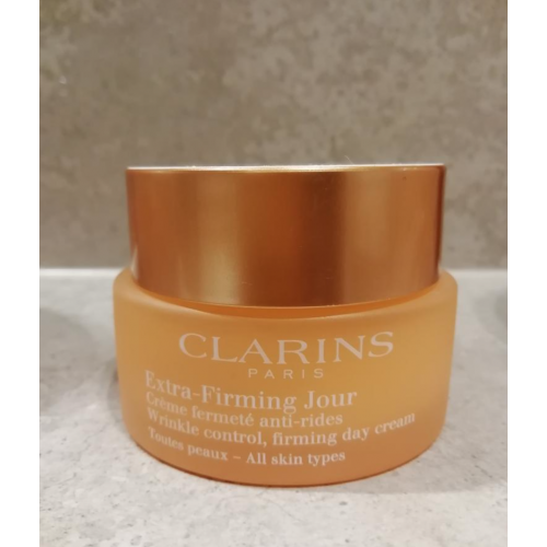Clarins Extra-Firming Jour SPF15 (Ujędrniający Krem na Dzień SPF 15) - opinie | zdjęcie do recenzji od 2e9182b55bdf0a98ff6828ef66cf0b2a4e640980_67070af1f3125