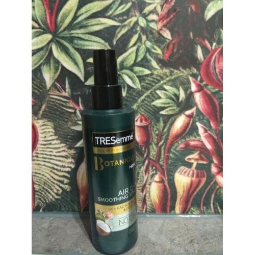 TRESemme Botanique, Air Dry Smoothing Spray (Termochronna mgiełka do włosów `Woda kaktusowa`) - opinie | zdjęcie do recenzji od C_in_i - 2