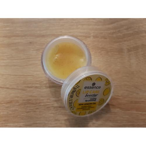 Essence Lip Care Booster 10% Lemon Oil Caring Lip Peeling (Peeling do ust) - opinie | zdjęcie do recenzji od Zoe_Zebra - 1