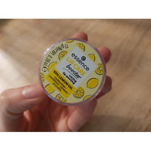 Essence Lip Care Booster 10% Lemon Oil Caring Lip Peeling (Peeling do ust) - opinie | zdjęcie do recenzji od Zoe_Zebra - 2