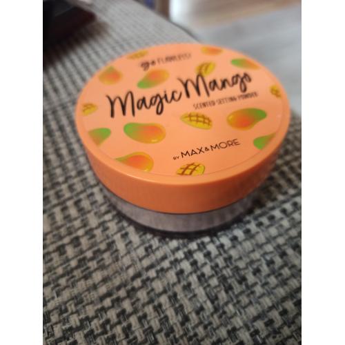 Max & More Magic Mango Go Flawless! Scented Setting Powder (Matujacy puder sypkie o zapachu mango) - opinie | zdjęcie do recenzji od Adriannakowalska9