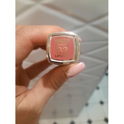 Eveline Cosmetics Variete, Satin Lipstick (Satynowa pomadka w sztyfcie) - opinie | zdjęcie do recenzji od aleksandra_wieckiewicz - 1