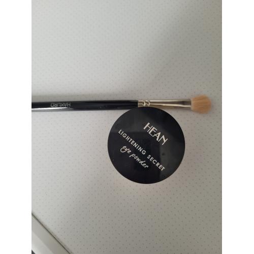 Hean Lightening Secret Eye Powder (Rozjaśniający ultralekki puder pod oczy) - opinie | zdjęcie do recenzji od Asienka204