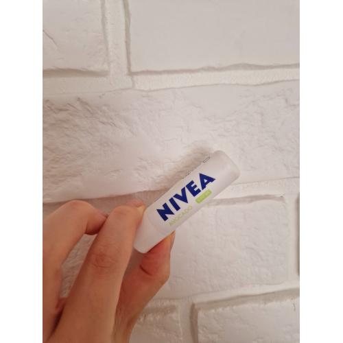 Nivea 24h Melt-in-Moisture Natural Avocado, Pielęgnująca pomadka do ust  SPF 15 - opinie | zdjęcie do recenzji od Daria9407 - 1