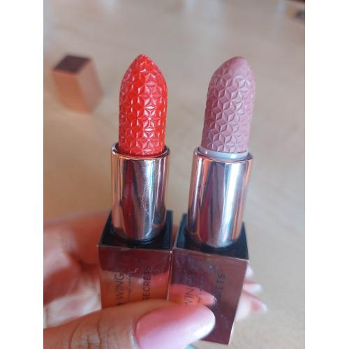 AA Wings of Color Wings of Color, Star Secrets,  Semi-Matte Lipstick (Pomadka do ust) - opinie | zdjęcie do recenzji od louissth