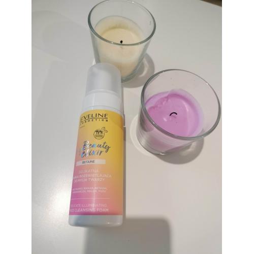 Eveline Cosmetics My Beauty Elixir, Delikatna pianka rozświetlająca do mycia twarzy - opinie | zdjęcie do recenzji od blondeinbeauty