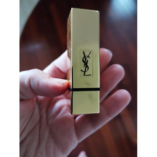 Yves Saint Laurent Rouge Pur Couture Satin (Satynowa pomadka do ust) - opinie | zdjęcie do recenzji od JoannaKB - 1