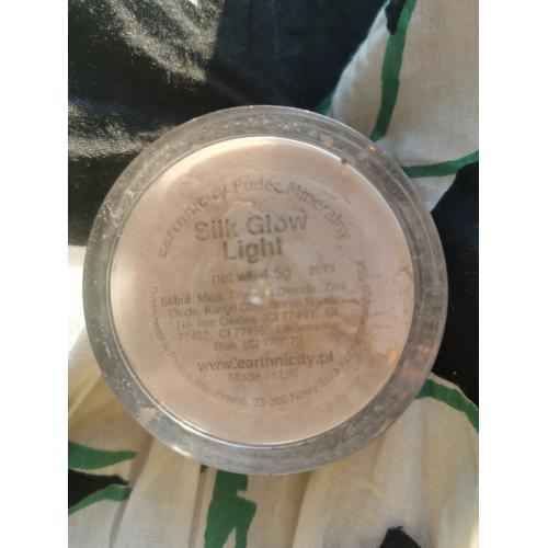 Earthnicity Silk Glow (Jedwabisty puder wykończeniowy) - opinie | zdjęcie do recenzji od jookie - 2
