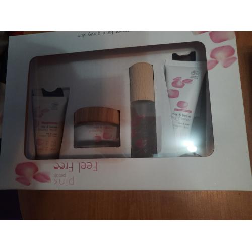 Feel Free Pink Petals ,Rose & Hibiscus Glowing Cream (Krem nawilżająco-rozświetlający na dzień) - opinie | zdjęcie do recenzji od Smerfeta83