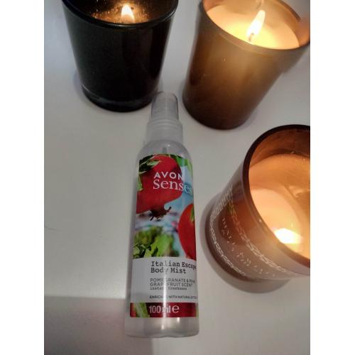 Avon Naturals, Pomegranate & Mango, Scented Spritz (Mgiełka do ciała `Granat i mango` (nowa wersja)) - opinie | zdjęcie do recenzji od blondeinbeauty